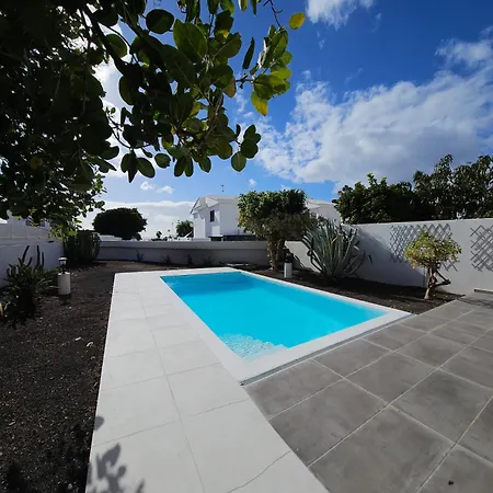 Villa Anna With Heated Pool