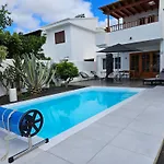 Anna With Heated Pool Villa