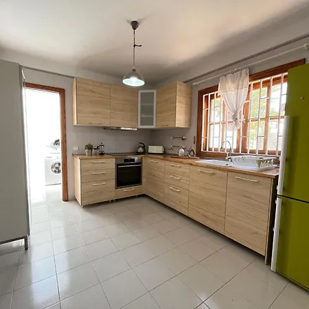 וילה Anna With Heated Pool