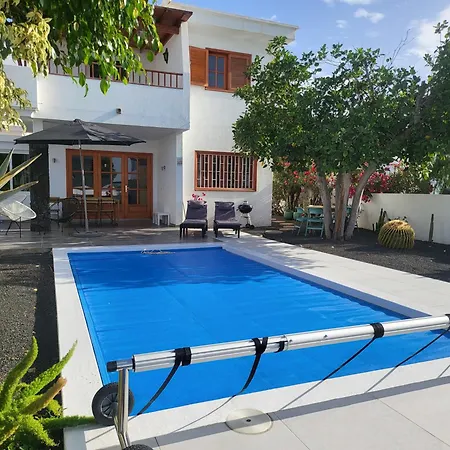 Βίλα Anna With Heated Pool