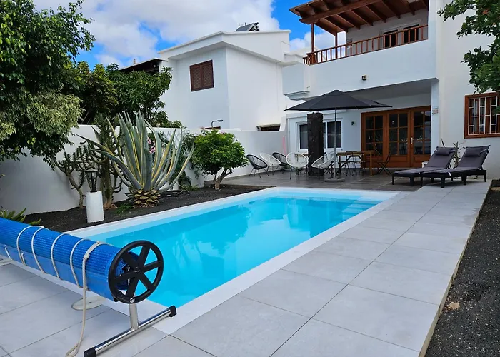 Anna With Heated Pool Βίλα